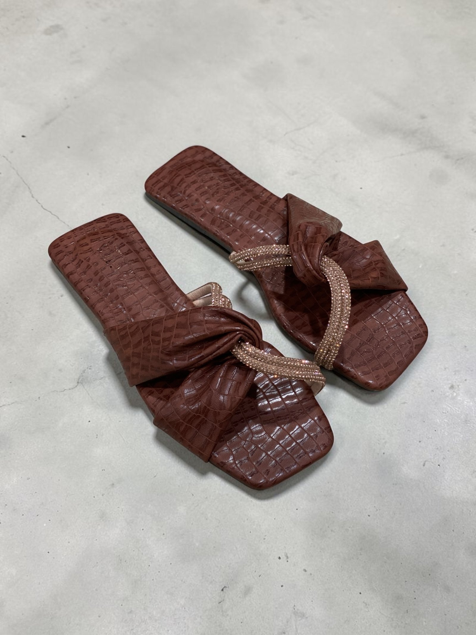 Browny  Crocodile Rhinstones Flat
