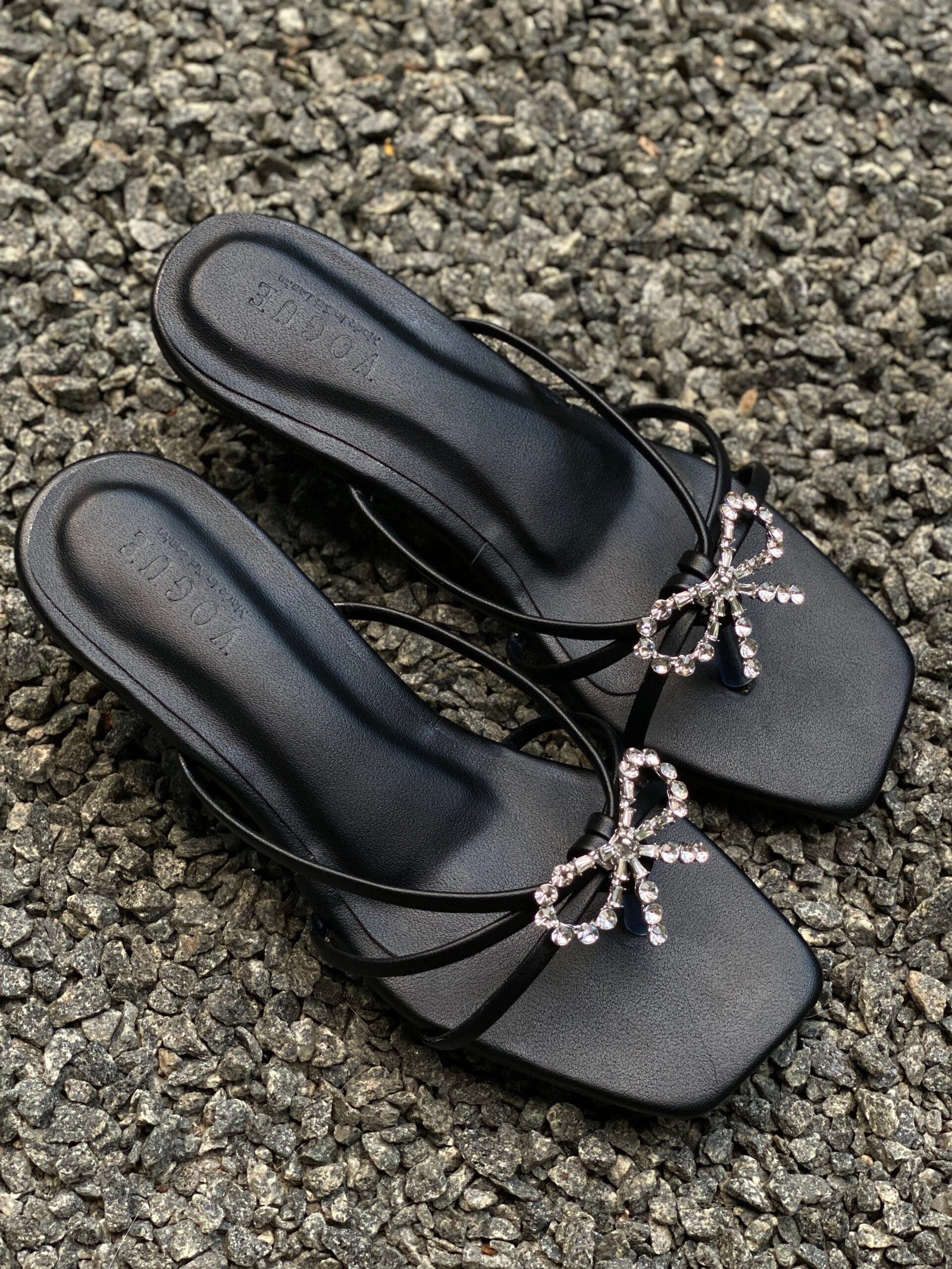 Crystal  Bow Thong Black Heel
